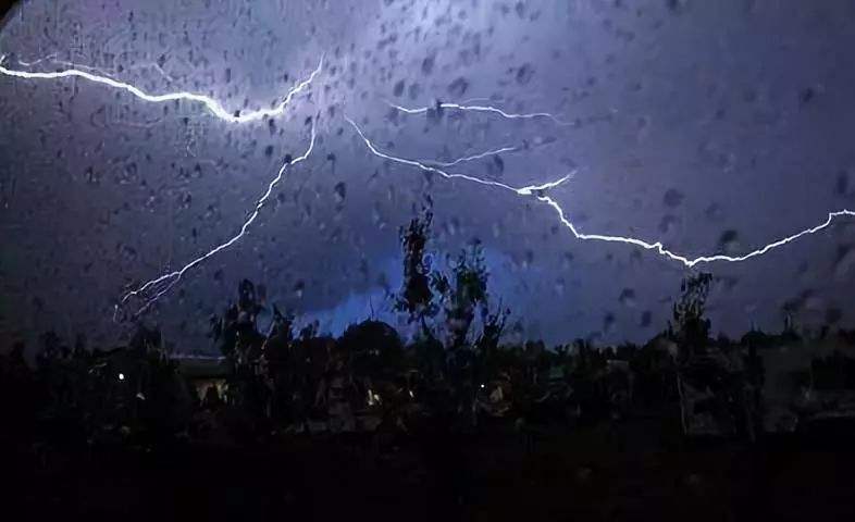 暴雨來襲，請注意人身安全